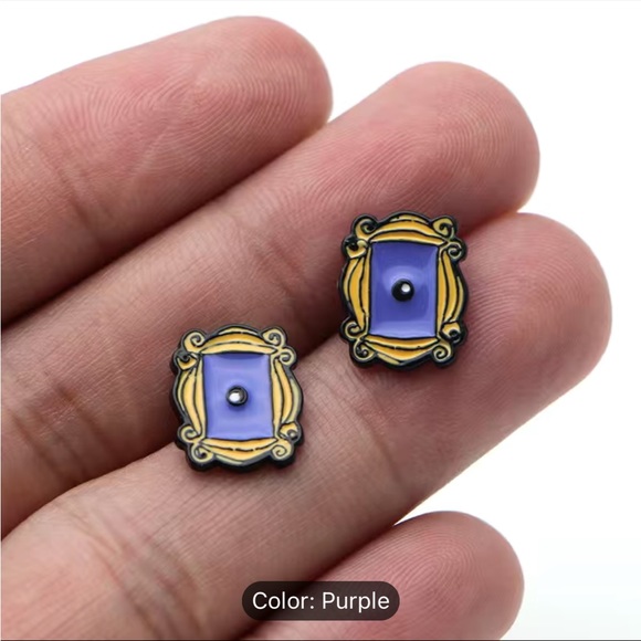 💕FRIENDS EARRINGS 💕 - Picture 6 of 6